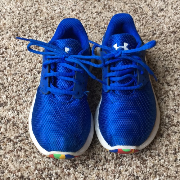 boys blue tennis shoes